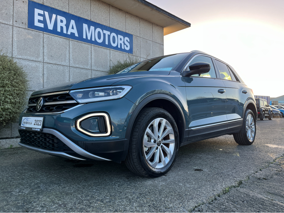 2023 Volkswagen T-Roc AUTOMATIC 2.0 DIESEL //MASSIVE SPEC//FULL LEATHER HEATED SEATS//PANORAMIC GLASS ROOF//LOW MILES// €31,950