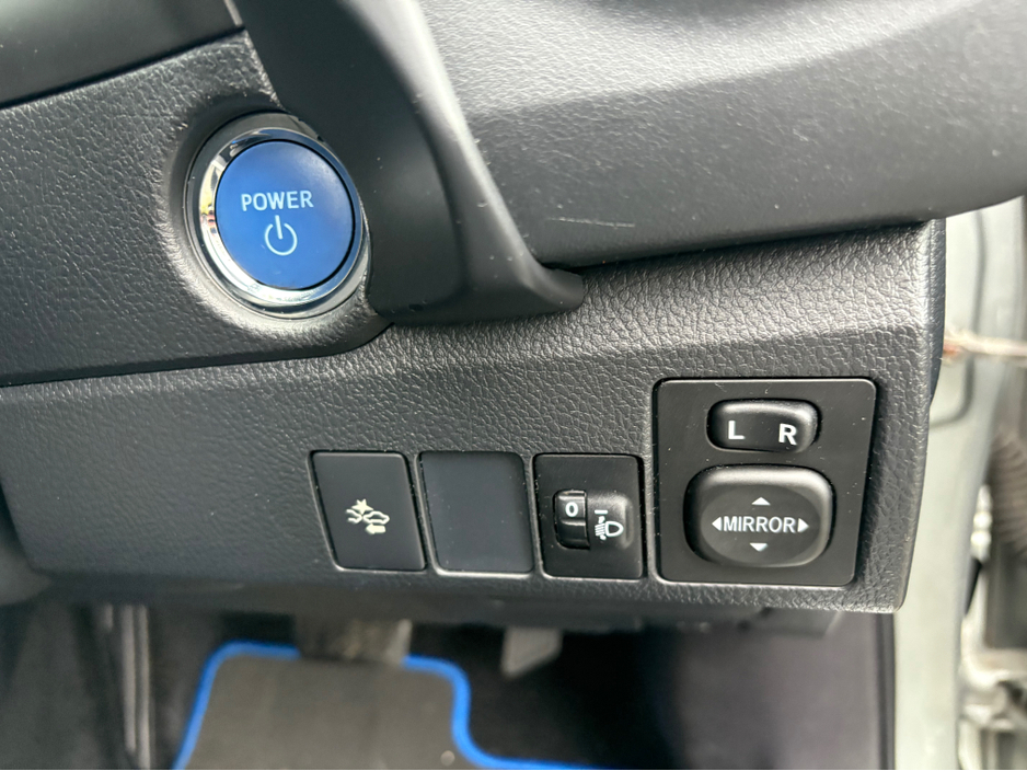 2017 Toyota Auris HYBRID LUNA *Full Toyota Service History…AA Approved…Irish Car* €13,950
