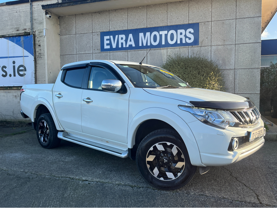 2017 Mitsubishi L200 DID BARBARIAN D/C 4WD 18 2.5 MANUAL //HIGH SPEC//FULL LEATHER//HEATED SEATS//REVEVRSE CAMERA//KEYLESS ENTRY//