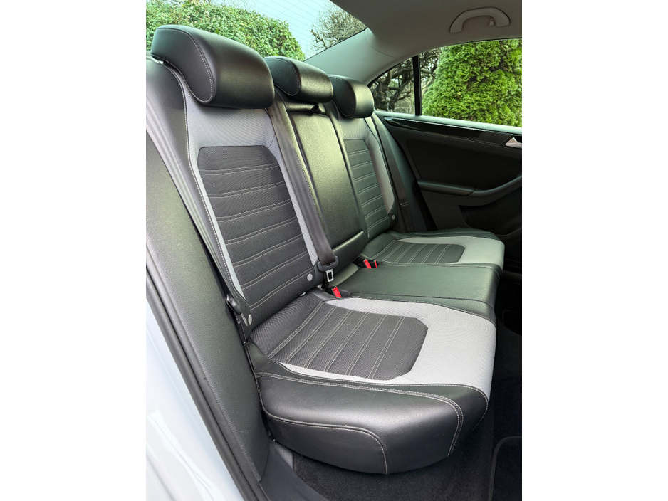 2017 Volkswagen Jetta 2.0 TDI 110HP Highline €12,950