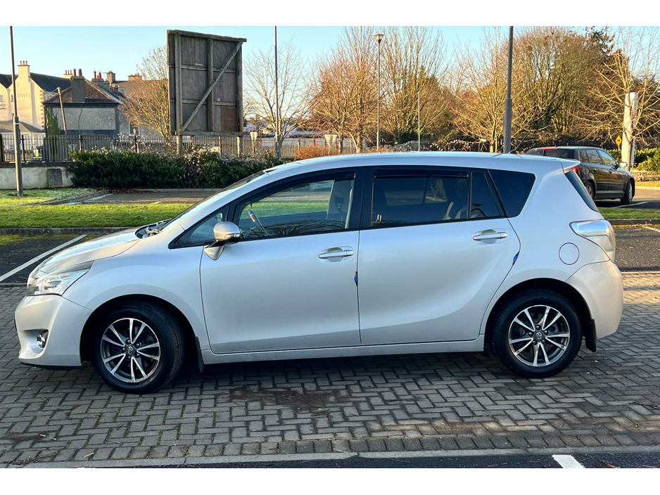 2015 Toyota Verso 1.6 D LUNA SKYVIEW 4DR €6,950