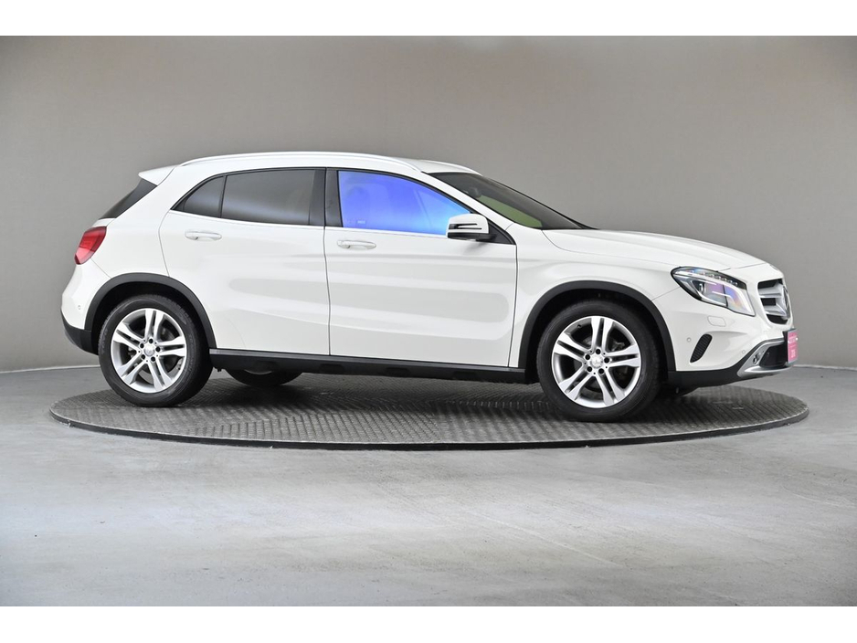 2016 Mercedes-Benz GLA Class GLA 180 *HALF LEATHER*REVERSE CAM*PARK SENSORS* €18,890