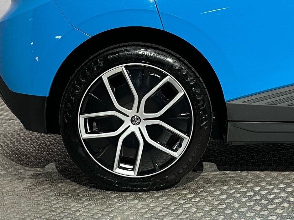 2023 MG 4 Trophy 64kWh Long Range 203PS - Reversing Camera - Sat Nav - Climate Control - Heated Seats - Keyless Start - Apple CarPlay/Android Auto €21,650