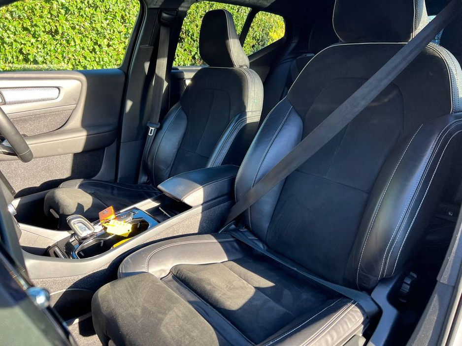 2021 Volvo XC40 R-DESIGN T4 1.5 RECHARGE PHEV // TILT & SLIDE PAN ROOF // 19" R-DESIGN ALLOYS // FULL SERVICE HISTORY €25,950