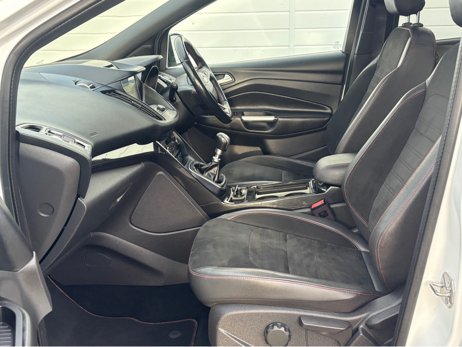 2018 Ford Kuga 1.5 TDCI 120PS ST-LINE - Sunroof