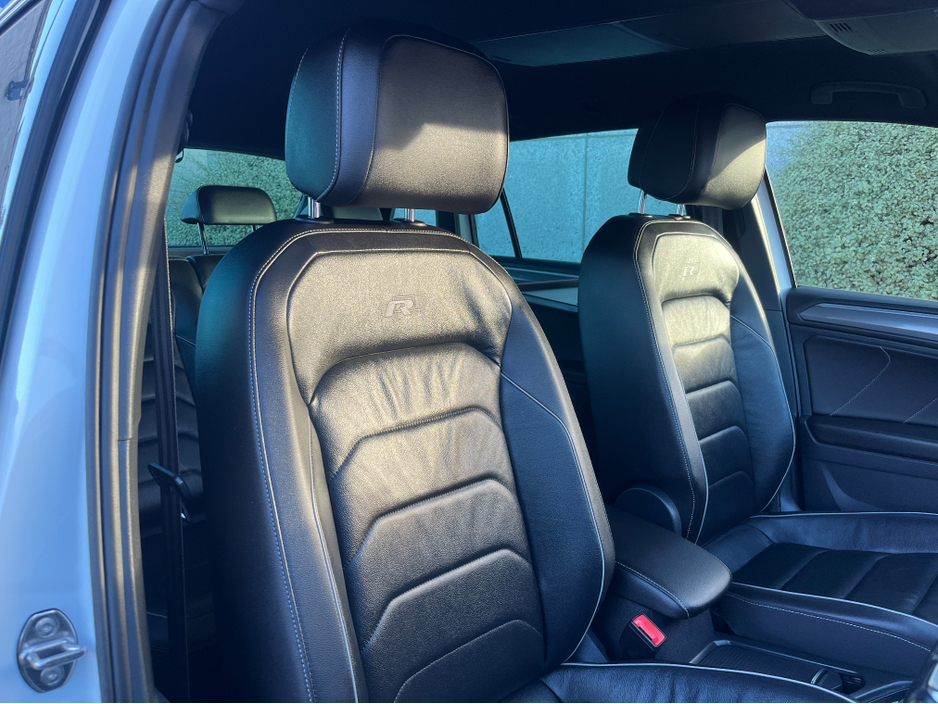 2020 Volkswagen Tiguan R-LINE 4MOTION AUTOMATIC 2.0 DIESEL //LOW MILES//MASSIVE SPEC//FULL LEATHER//DYNAUDIO SOUND SYSTEM//360 PARKING CAMERAS//HEAD UP DISPLAY// €34,950
