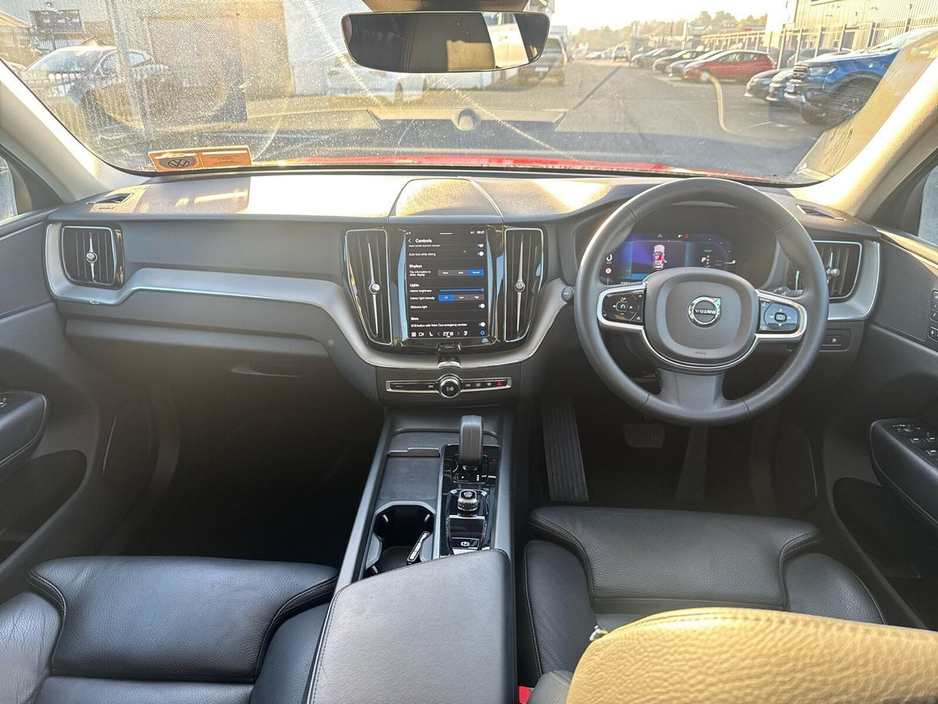 2023 Volvo XC60 T6 PHEV 350hp AT8 Plus (dark theme) €44,975