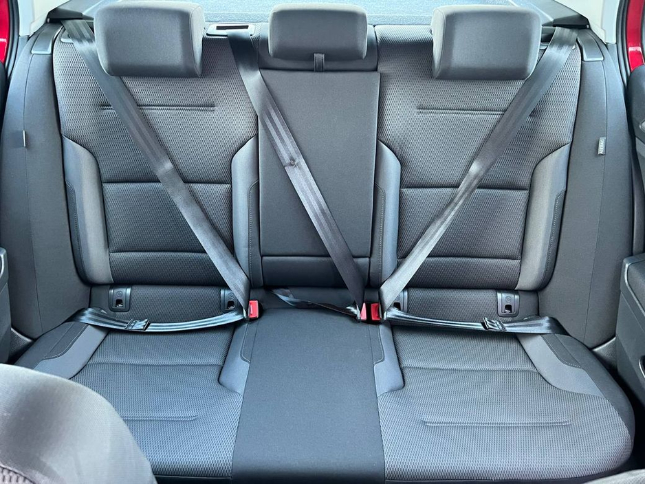 2016 Volkswagen Golf 1.2 TSI AUTO * PRISTINE CONDITION* // ONLY 10, 846 KM FROM NEW // APPLE CARPLAY/ANDROID AUTO // DUAL ZONE CLIMATE CONTROL €14,900