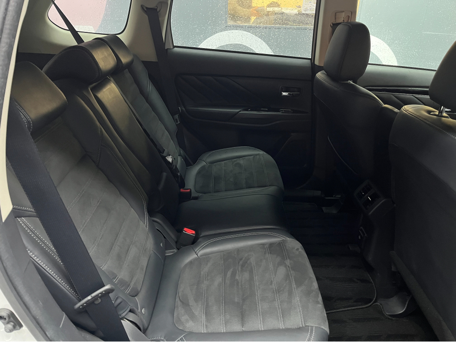 2020 Mitsubishi Outlander €23950 2020 MITSUBISHI OUTLANDER G 4WD 2.4 AUTOMATIC / CRUISE CONTROL / HEATED SEATS €23,950