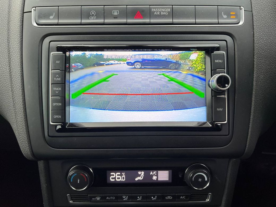 2016 Volkswagen Polo HIGHLINE 1.2 TSI AUTO // FULL SERVICE HISTORY // LEATHER/ALCANTARA HEATED SEATS // REVERSE CAMERA €13,900