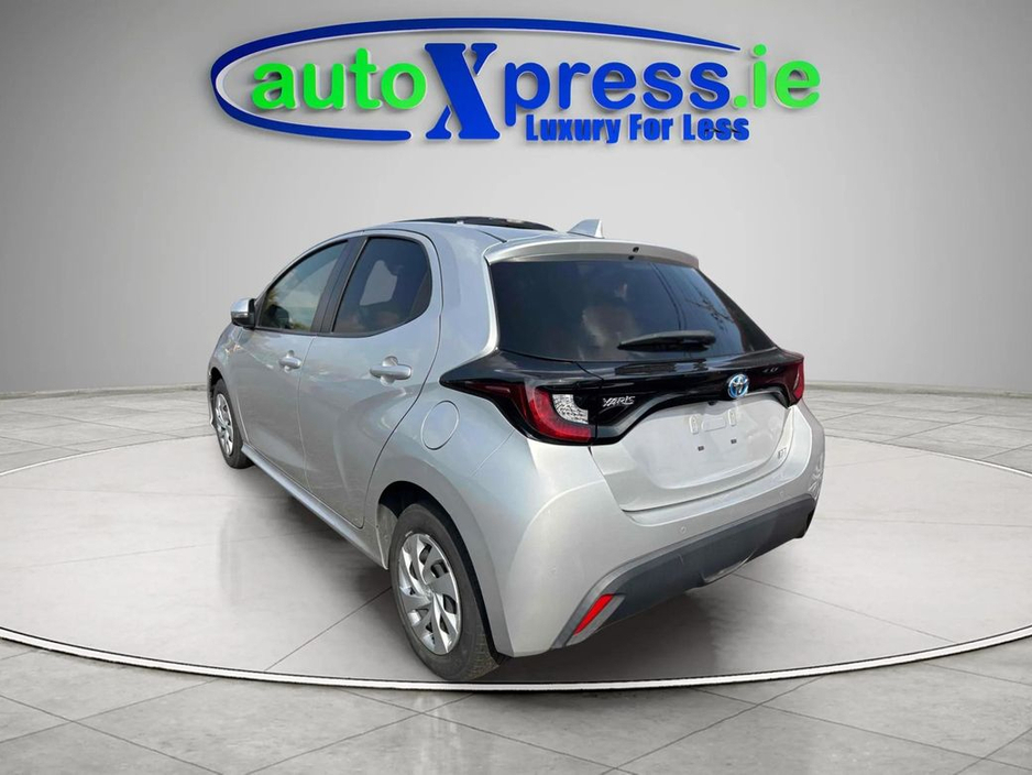 2021 Toyota Yaris 1.5 HYBRID X Automatic, Reversing camera €15,995