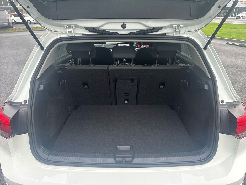 2023 Volkswagen Golf 2.0 TDI 115HP Life €24,975