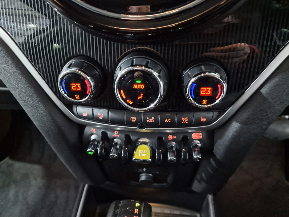 2021 MINI Countryman SE ALL4 EXCLUSIVE (PLUG IN HYBRID) AUTOMATIC **ONE OWNER / HUGE SPEC / APPLE CARPLAY / CRUISE CONTROL / FULL BLACK LEATHER / HEATED FRONT SEATS / REVERSE CAMERA / REAR TINTED GLASS / SAT NAV** €27,900