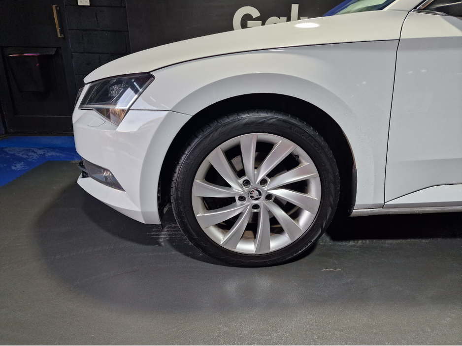 2017 Skoda Superb EXECUTIVE 2.0 TDI DSG-LOW MILEAGE €18,350