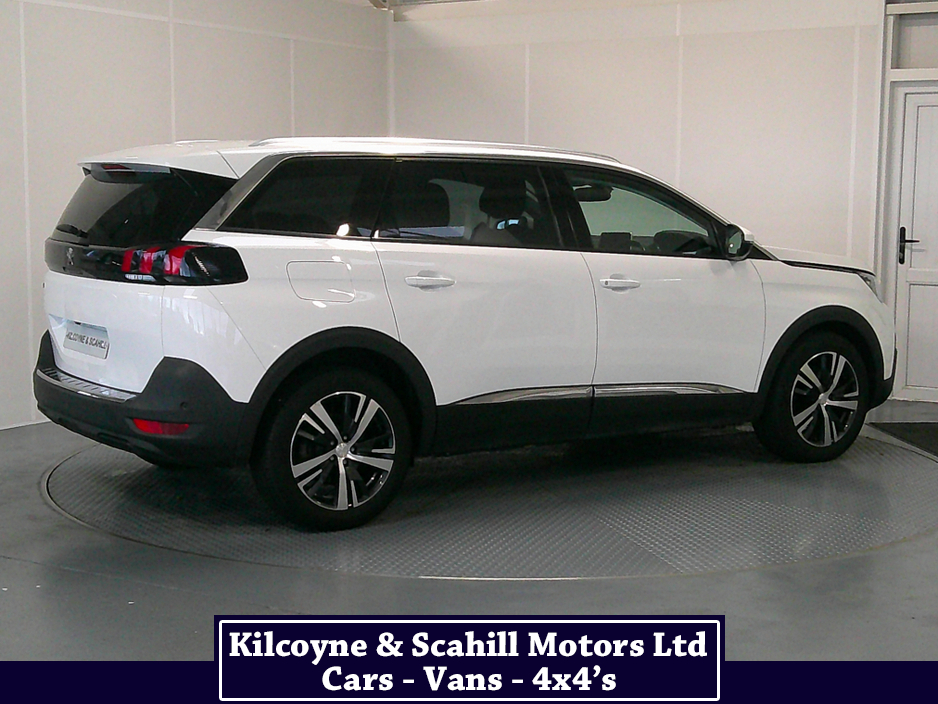 2020 Peugeot 5008 ALLURE BLUEHDI S/S A €27,950