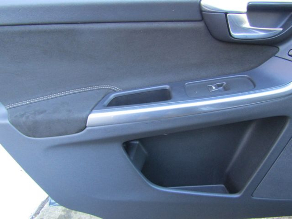 2016 Volvo XC60 2.0 D4 R-design NAV 190BHP 5DR €15,950