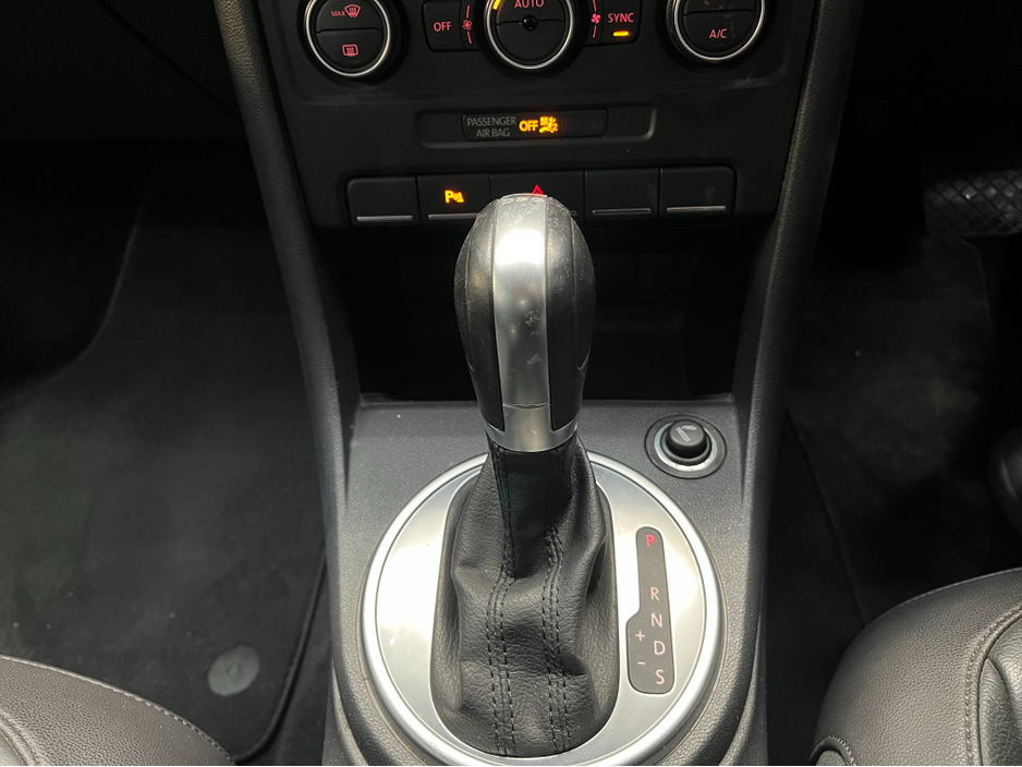 2015 Volkswagen Beetle €11950! 2015 VOLKSWAGEN BEETLE DESIGN LEATHER PACKAGE 1.2 AUTOMATIC / HEATED SEATS / PADDLE SHIFTERS €11,950