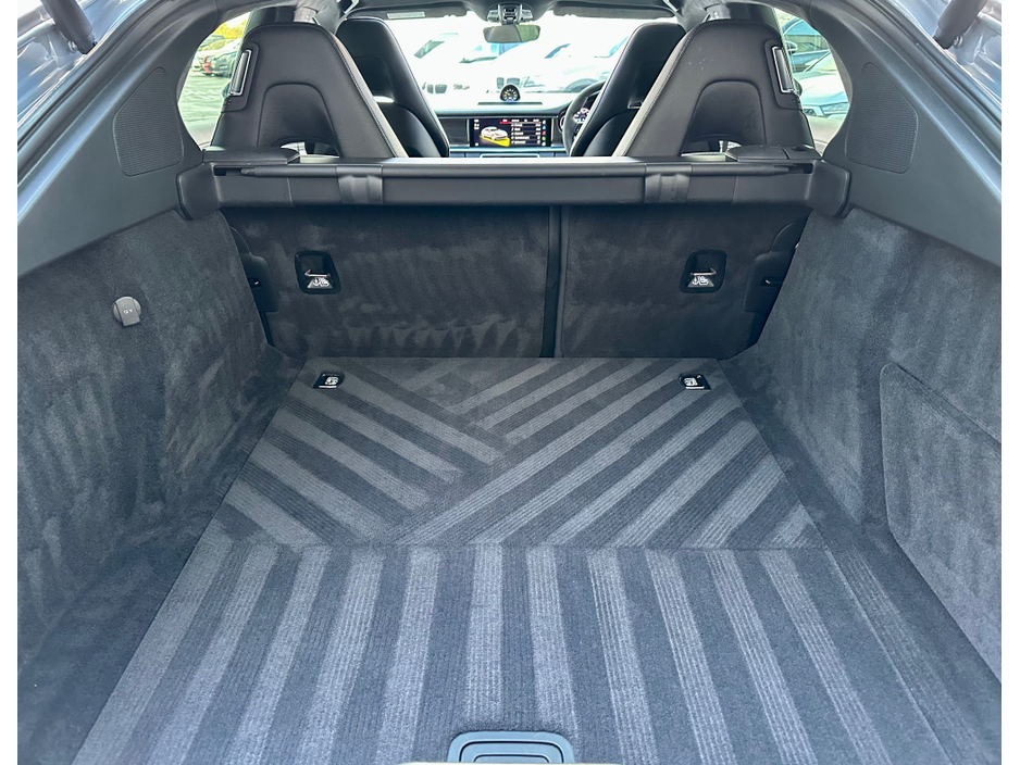 2022 Porsche Panamera 2+2 E-HY E-HYBRID CARBON TRIM €84,950