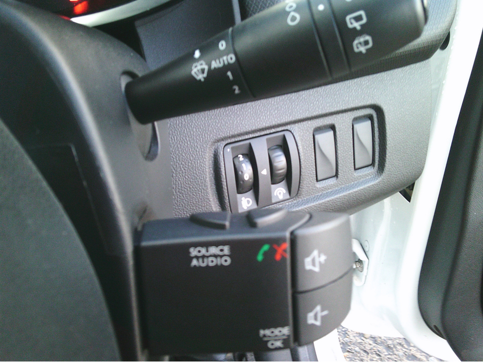 2016 Renault Clio NEW NCT 2028, DYNAMIQUE SAT./NAV., €270 TAX , LOW KMS. S./HISTORY. €8,999