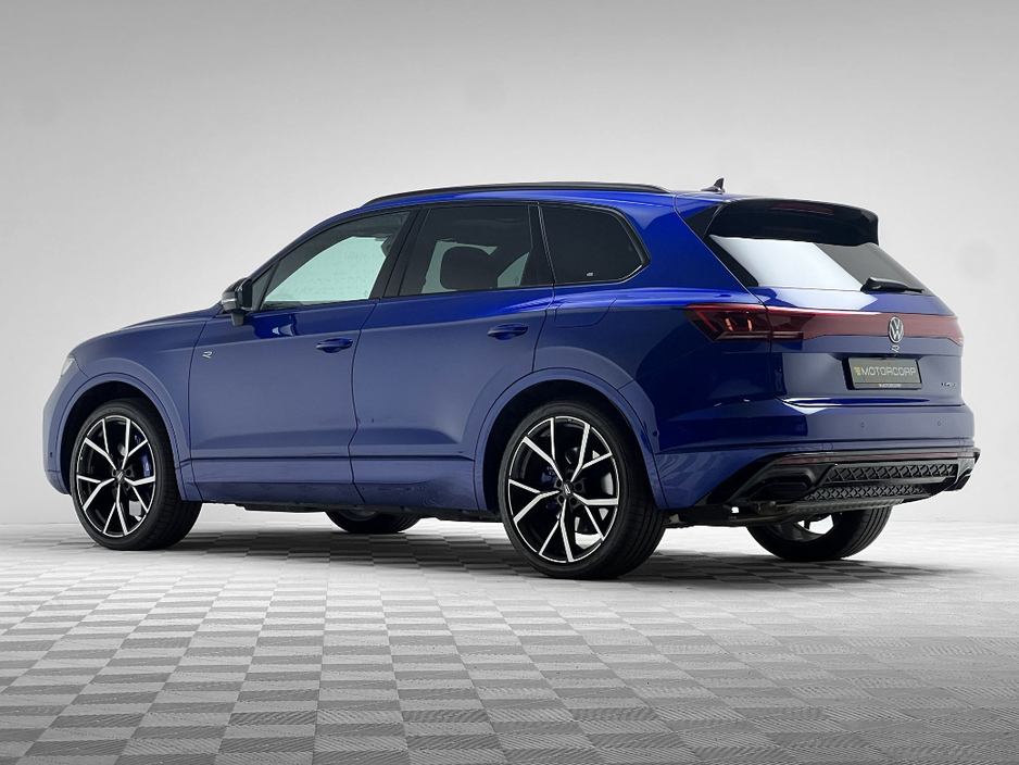 2025 Volkswagen Touareg R V6 3.0 TSI PHEV 462HP €89,990
