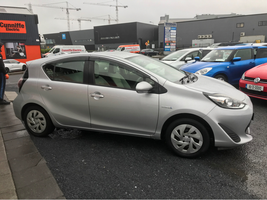 2020 Toyota Aqua AQUA 1.5 HYBRID €13,950