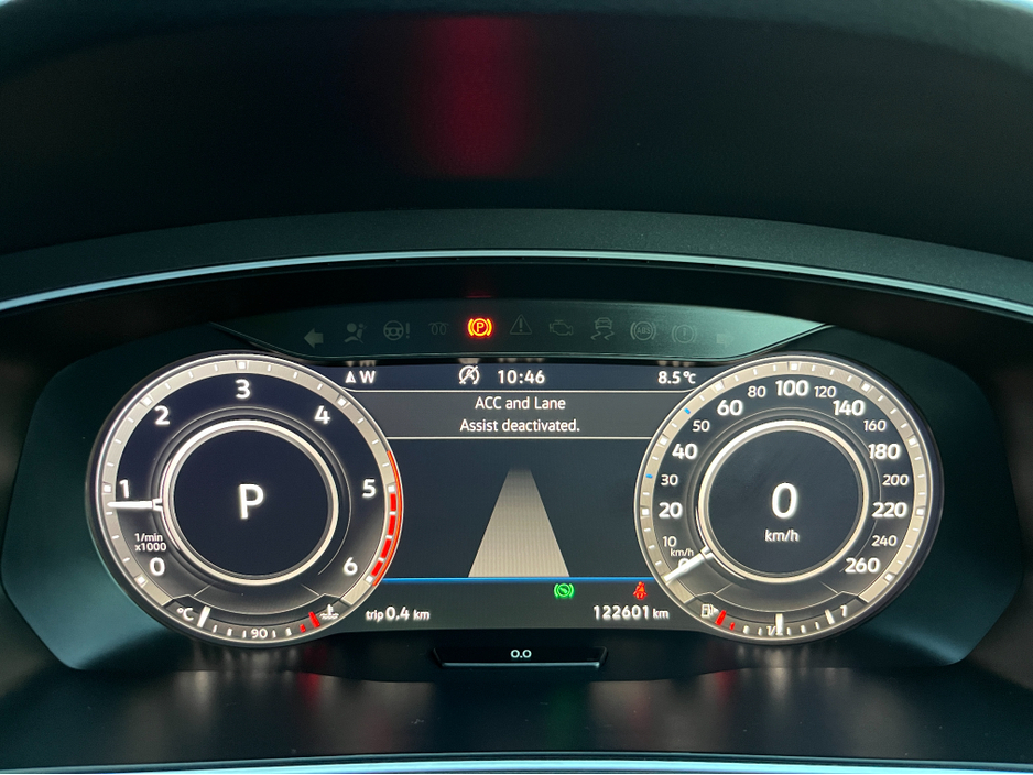 2018 Volkswagen Tiguan R-LINE 4 MOTION AUTOMATIC 2.0 DIESEL //MASSIVE SPEC//FULL LEATHER//HEAD UP DISPLAY//HEATED SEATS//360 PARKING CAMERAS// €29,950