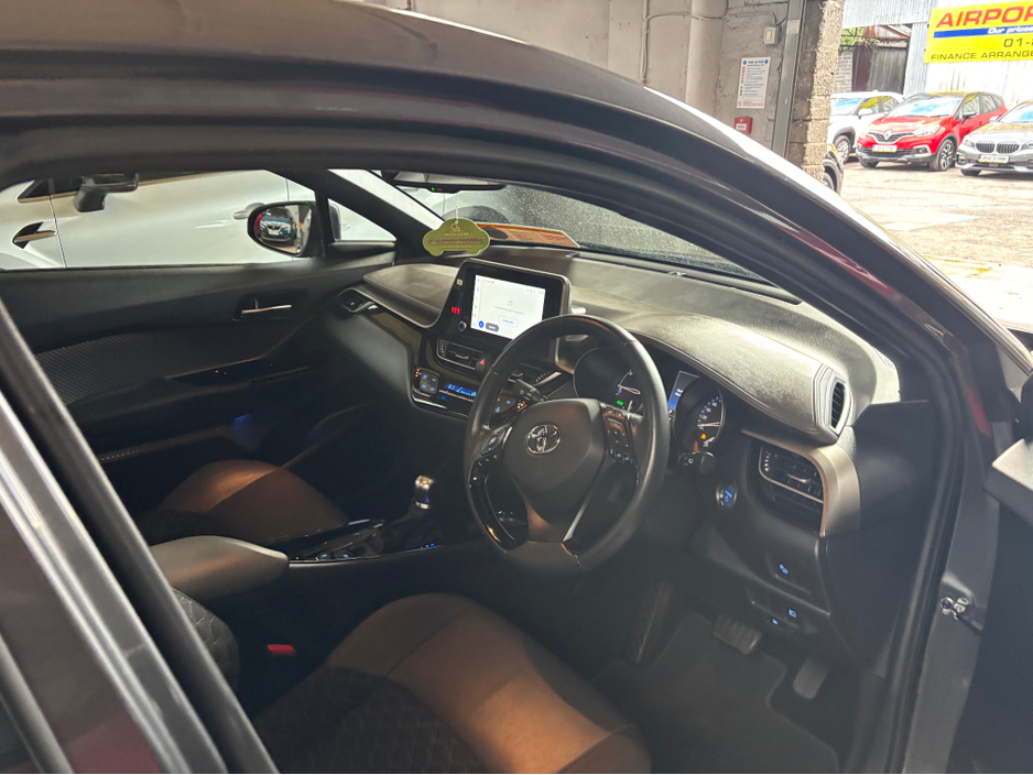 2023 Toyota C-HR HYBRID SOL 4DR AUTO €25,499