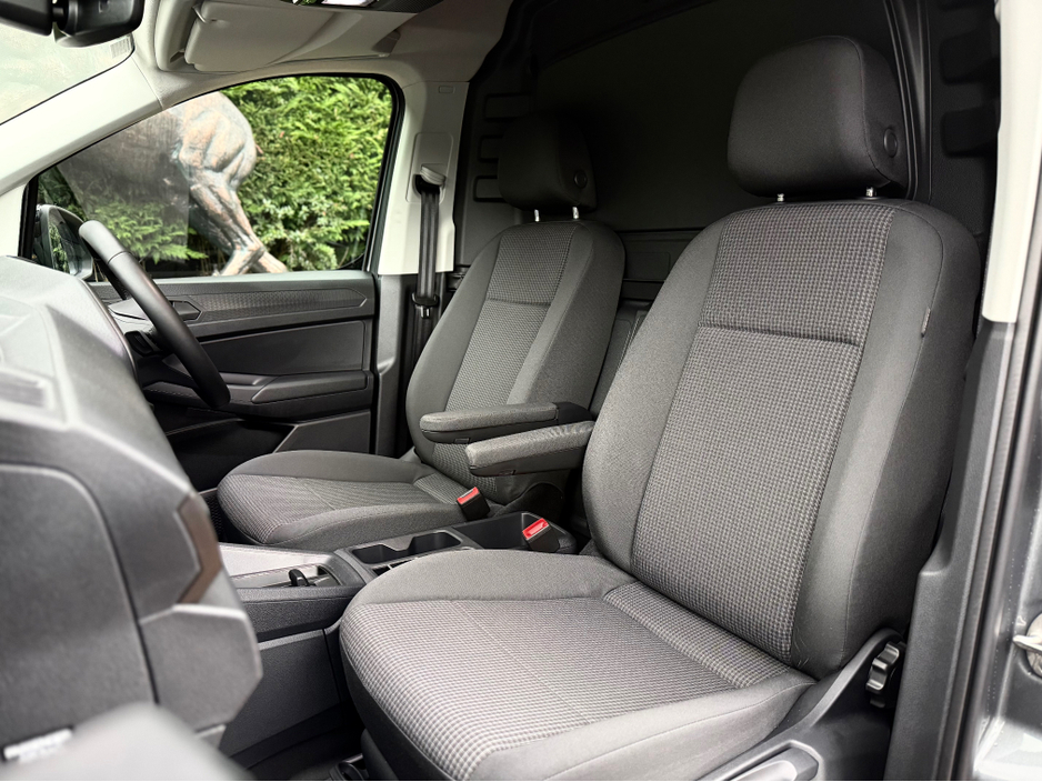 2025 Volkswagen Caddy CARGO ED TDI 122BHP A7F 2 €32,950