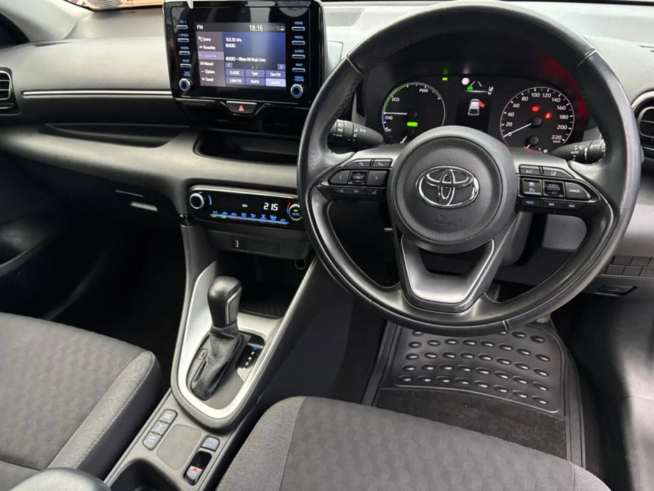 2022 Toyota Yaris 1.5 Hybrid 5Dr Luna €16,000