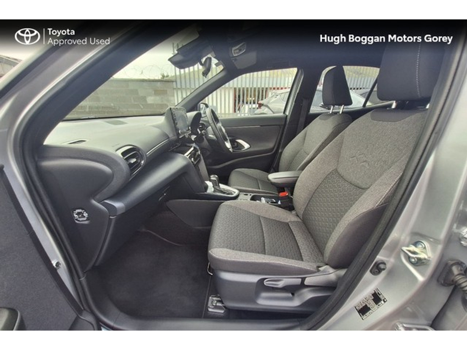 2025 Toyota Yaris Cross YARIS CROSS LUNA SPORT BI €33,950