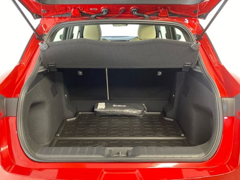 2025 Lexus LBX Elegant €39,950