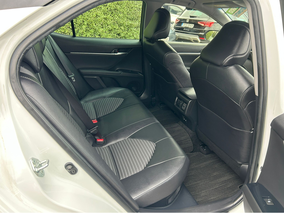 2020 Toyota Camry WS HYBRID AUTOMATIC 2.5 PETROL //JBL SOUND SYSTEM//KEYLESS ENTRY//LEATHER SEATS//REVERSE CAMERA// €26,950