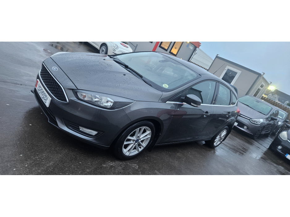2015 Ford Focus ZETEC eco 100bhp very low miles €8,750