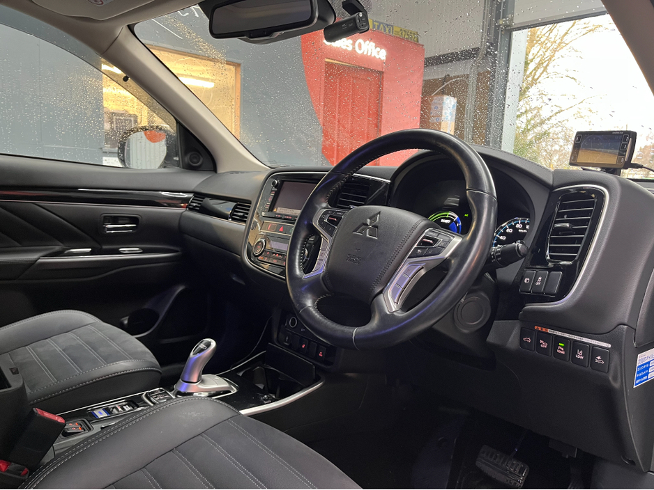 2019 Mitsubishi Outlander €22950! 2019 MITSUBISHI OUTLANDER PHEV G PLUS PACKAGE 2.4 AUTOMATIC / CRUISE CONTROL / 360° PARKING CAMERA / ELECTRIC HEATED SEATS / HEATED STEERING WHEEL €22,950