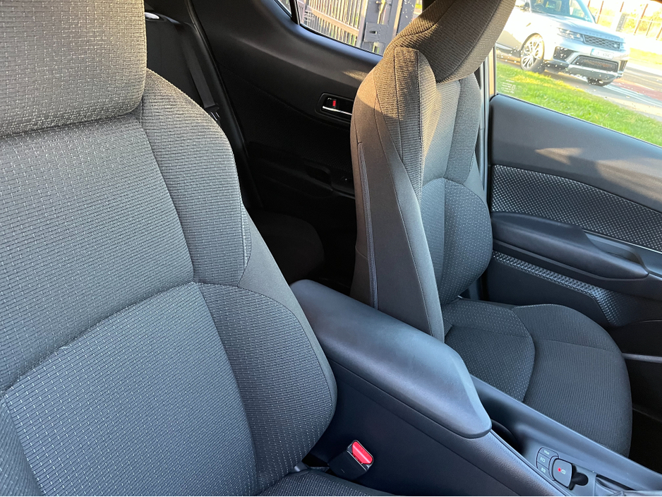 2018 Toyota C-HR 1.8 HUBRID AUTO LOW KMS €17,450