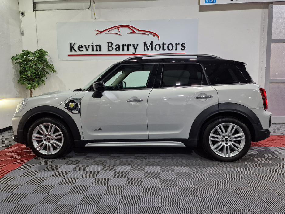 2021 MINI Countryman SE ALL4 EXCLUSIVE (PLUG IN HYBRID) AUTOMATIC **ONE OWNER / HUGE SPEC / APPLE CARPLAY / CRUISE CONTROL / FULL BLACK LEATHER / HEATED FRONT SEATS / REVERSE CAMERA / REAR TINTED GLASS / SAT NAV** €27,900
