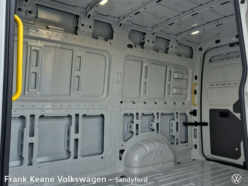 2026 Volkswagen Crafter HIGHLINE 30 MWB 140BHP M6F *APPLE CARPLAY/ANDROID AUTO* *REAR VIEW CAMERA* *FRONT AND REAR PARKING SENSORS* *LED CARGO LIGHTS* *AIR CONDITIONING* €39,367