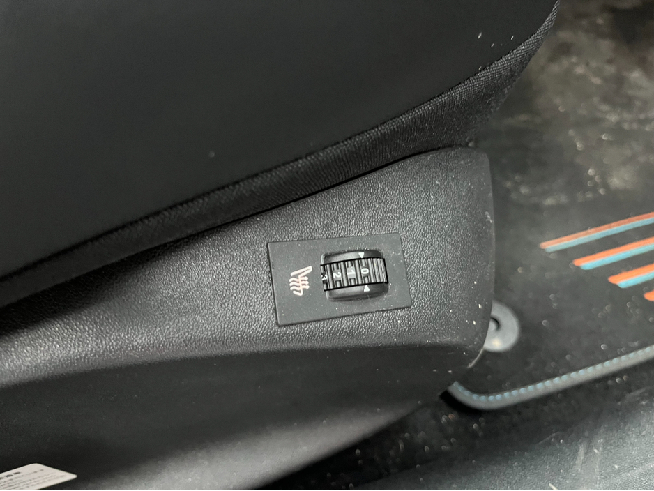 2016 Peugeot 2008 2016 PEUGEOT 2008 AUTOMATIC 4 CROSS CITY 1.2 AUTOMATIC / HEATED SEATS / PARKING SENSORS €11,950