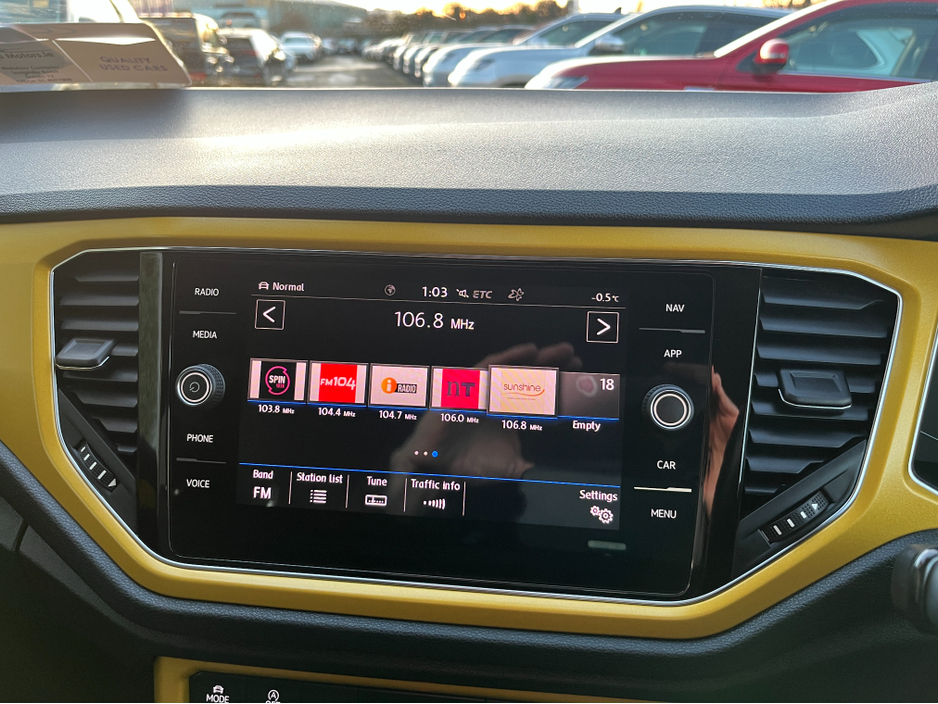 2020 Volkswagen T-Roc STYLE DESIGN AUTOMATIC 2.0 DIESEL //LOW MILES//REVERSE CAMERA//KEYLESS ENTRY//ADAPTIVE CRUISE CONTROL//BLIND SPOT WARNING// €23,950