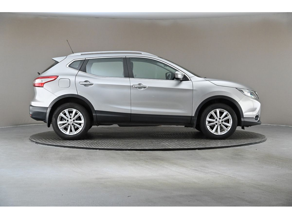 2016 Nissan Qashqai 1.2 SV CVT MY16 *GLASS ROOF*SAT NAV*REVERSE CAM* €14,890