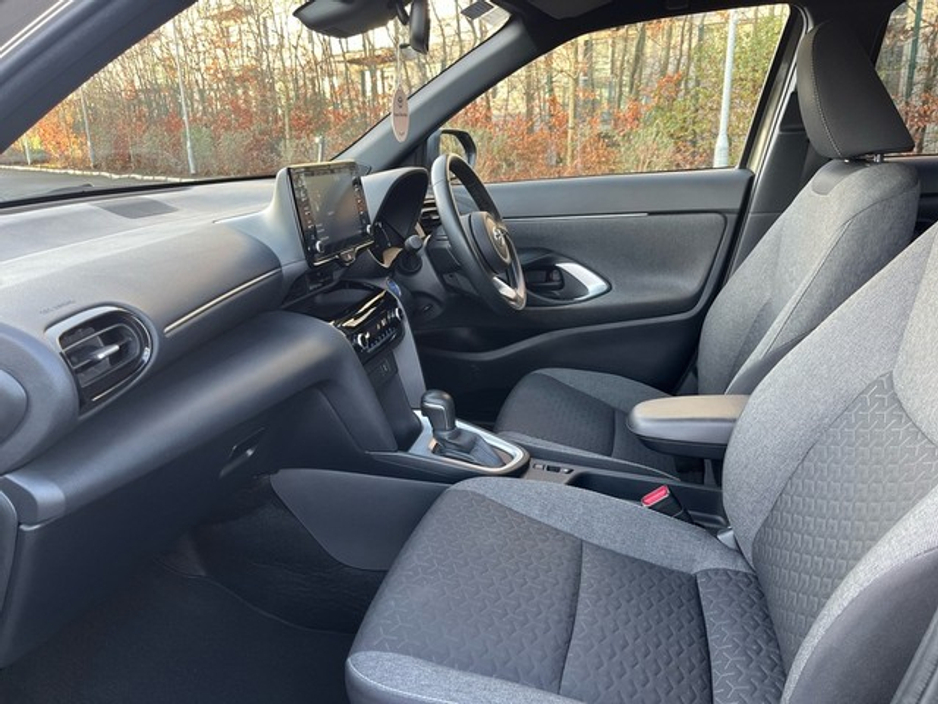 2022 Toyota Yaris Cross YARIS CROSS LUNA SPORT €26,950