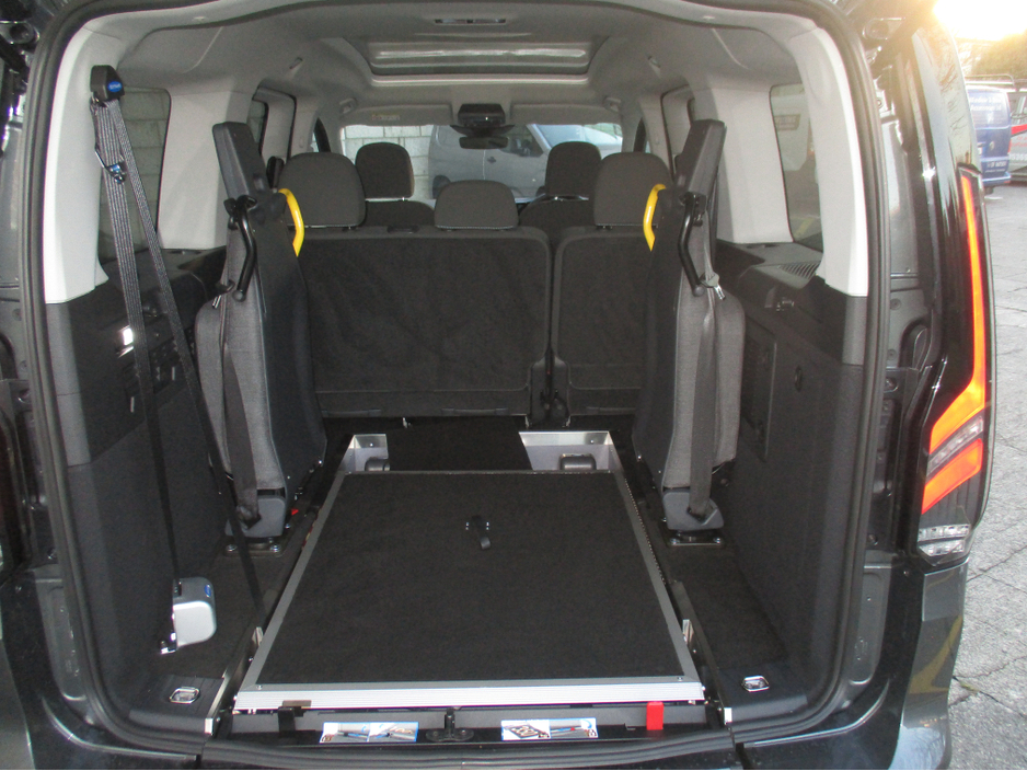 2026 Ford Tourneo Connect PLUG IN HYBRID WHEELCHAIR TAXI €68,000