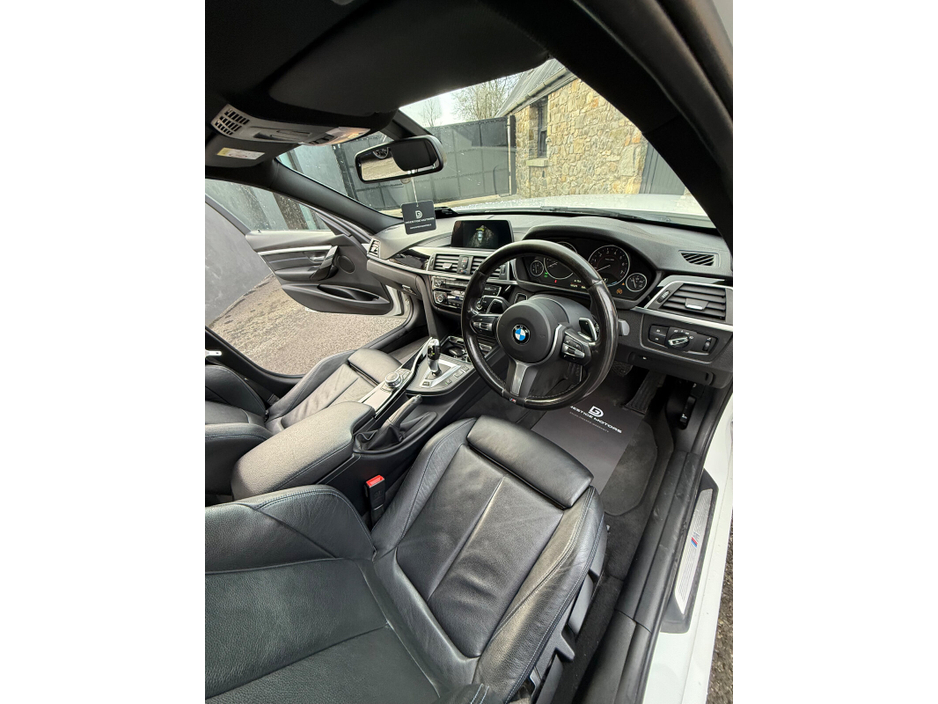 2018 BMW 3 Series 330e M Sport €17,995