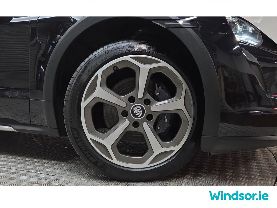 2022 Porsche Taycan Cross Turismo 476BHP Overboost 93.4 kWh €59,995