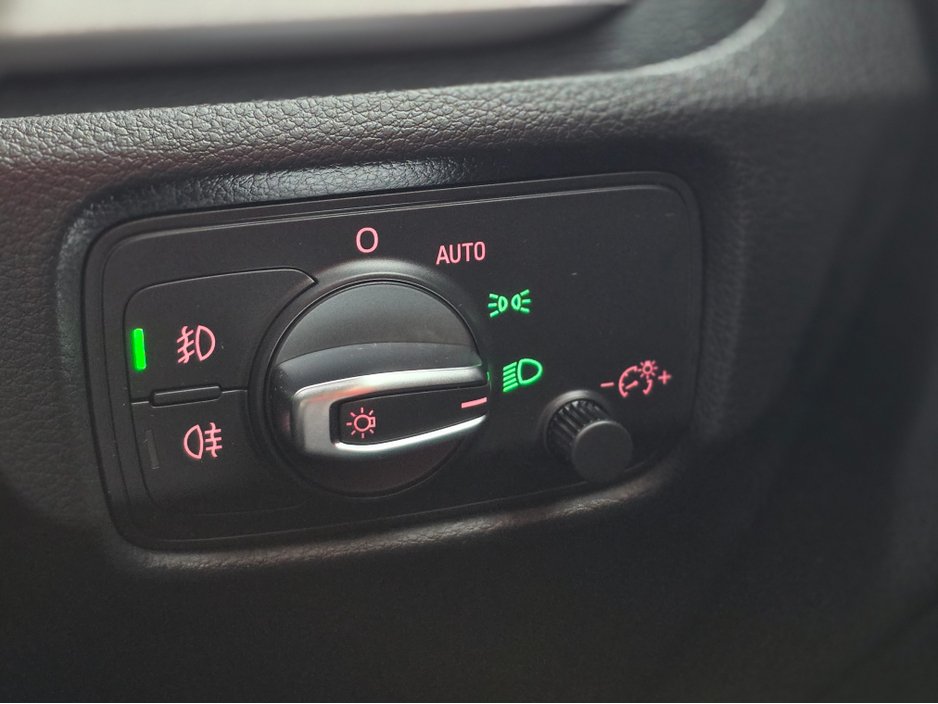 2014 Audi A3 Saloon ( 142 REG )1.4 TFSI SALOON PRIVACY GLASS REVERSING CAMERA - PARKING SENSORS ALLOYS - SIMI DEALER - LOW ROAD TAX BAND €14,950