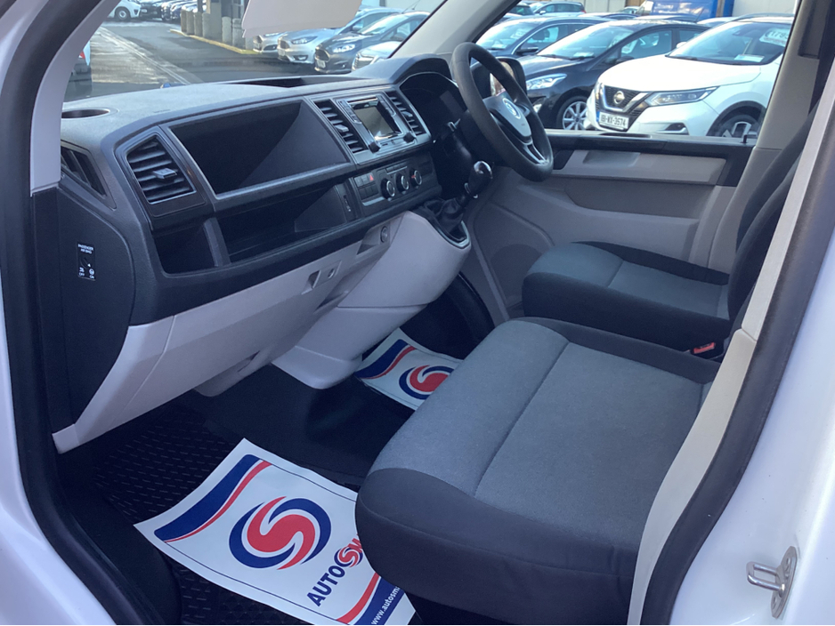 2017 Volkswagen Transporter ** ONLY 137KMS * CAMERA €15,950