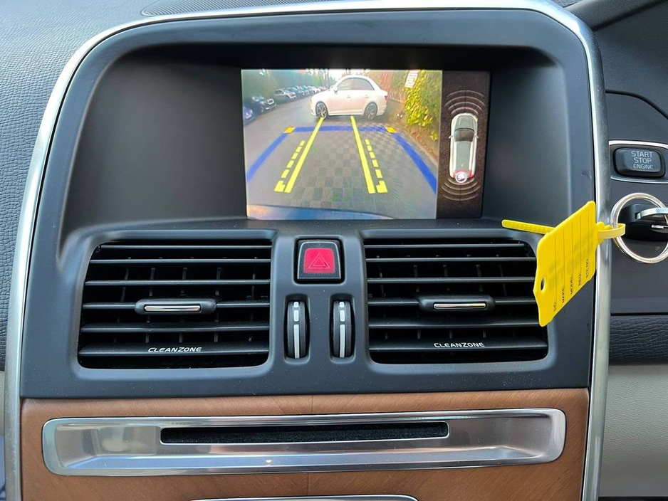 2017 Volvo XC60 CLASSIC 2.0D // SERVICE HISTORY // OPENING PANORAMIC SUNROOF // BLIND SPOT MONITOR €25,950