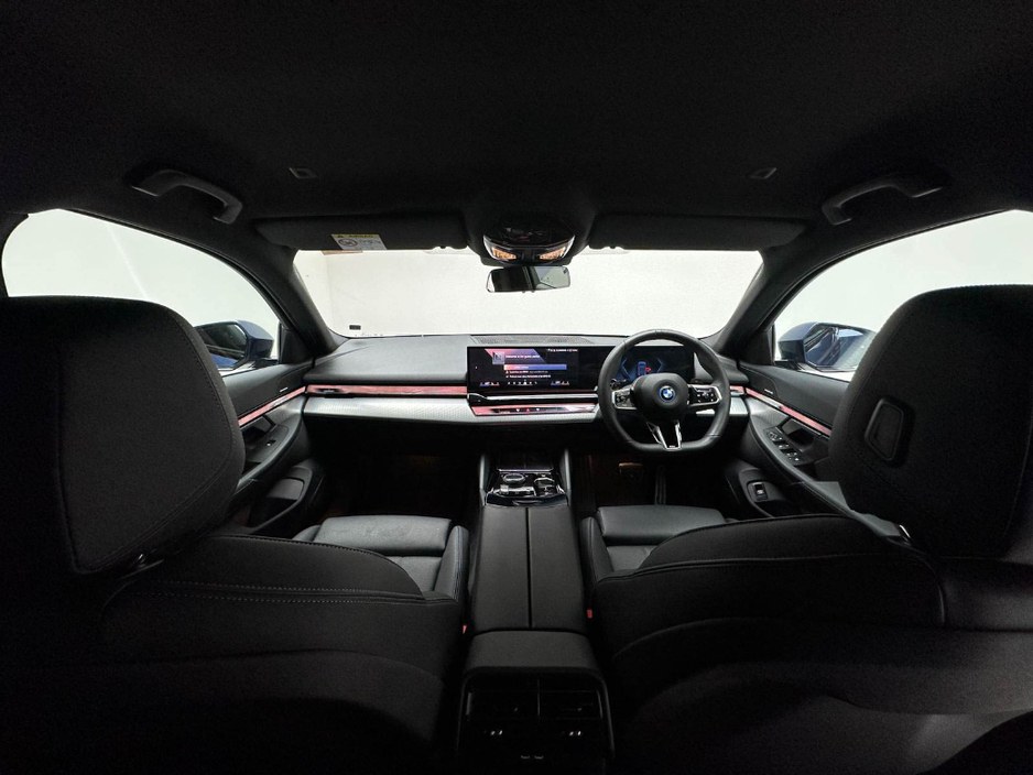 2025 BMW 5 Series 530E M SPORT €66,990