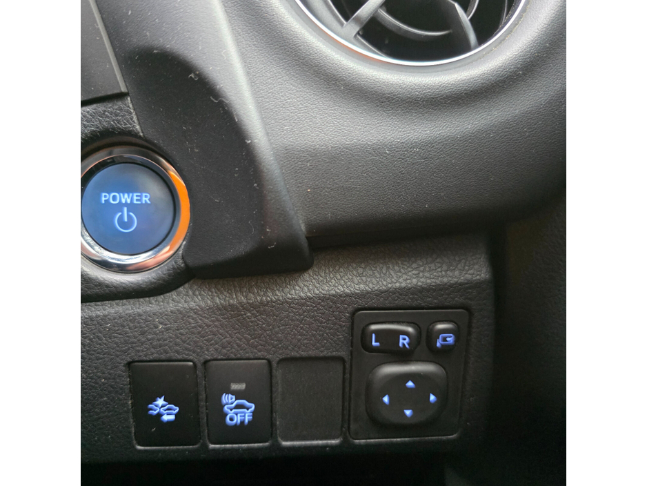 2017 Toyota Auris Hybrid €15,950