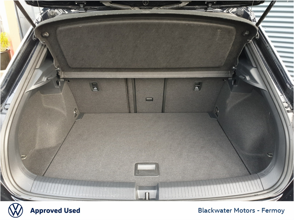 2023 Volkswagen T-Roc 2.0TDI 116BHP R-LINE WITH REAR VIEW CAMERA AND WINTER PACK €31,950